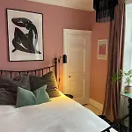 Georgian Apartment Near Centre