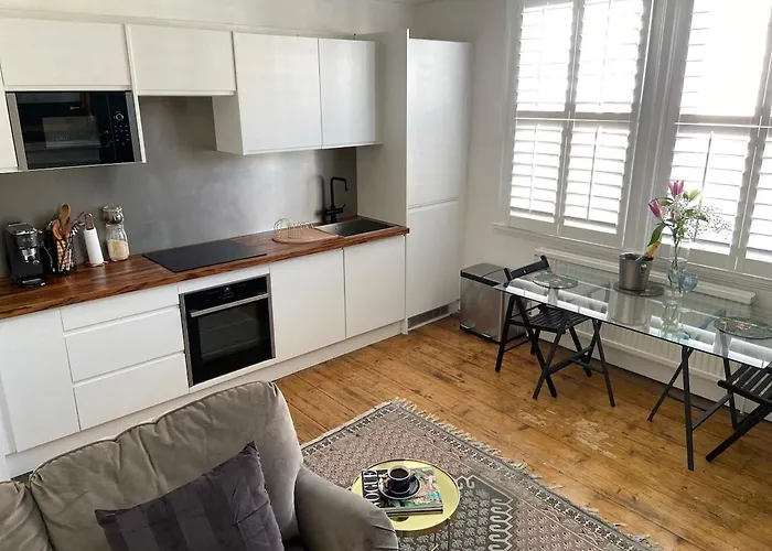 Georgian Apartment Near Centre